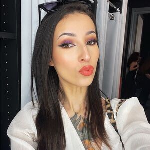 Meet your Posher, Jaqueline